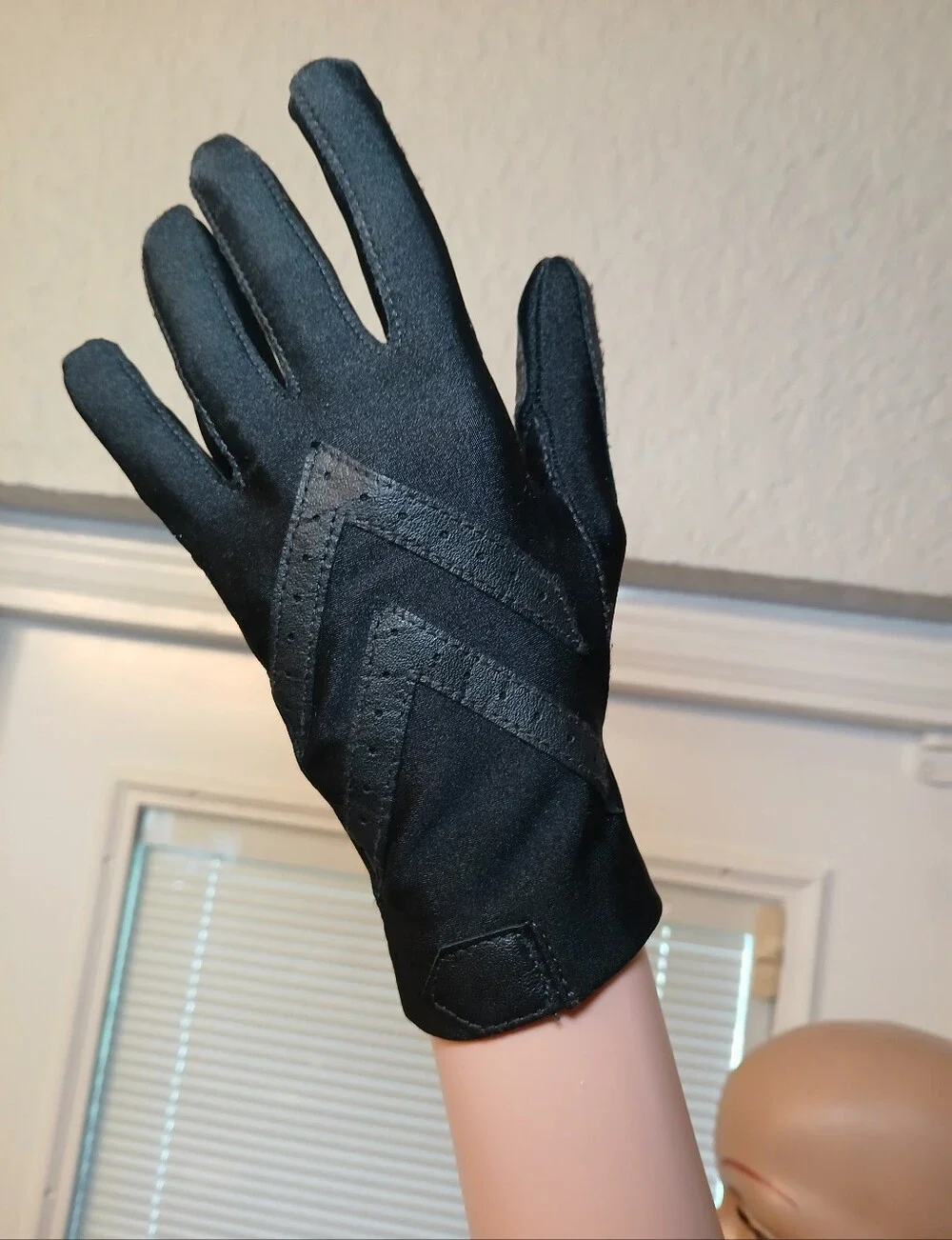Isotoner Black Stretch Grip Riding/driving Gloves (Left Glove Only)